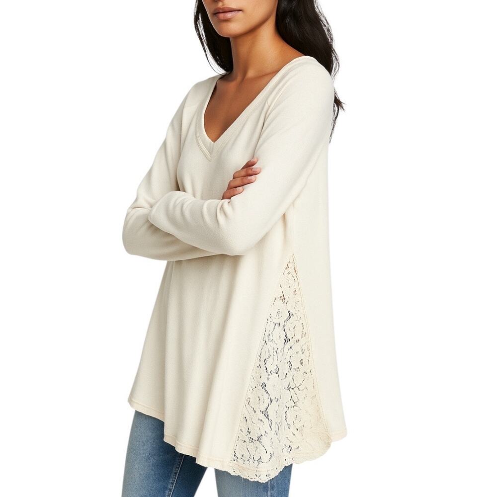 Free People No Frills Pullover Top
Cream Lace Insert Vneck Sweatshirt Small